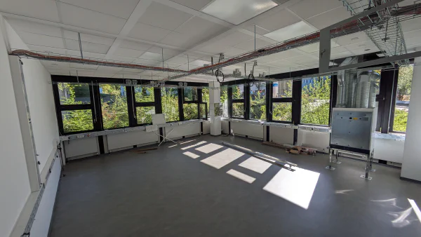 A look into an empty lab.